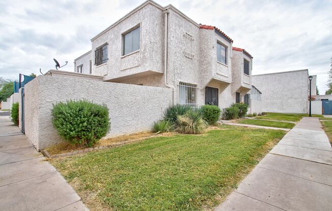 Wonderful Townhome centrally located.  Kitchen just updated and looks Amazing!!!  New Gate!!!  Available now!!!