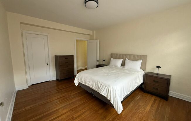 2 beds, 2 baths, 1,303 sqft, $3,000, Unit New King Edward  402