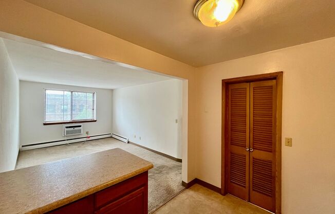 2 beds, 1 bath, $1,295, Unit 306