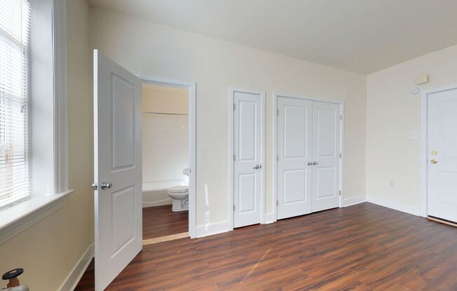 Studio, 1 bath, 296 sqft, $950, Unit 3-M