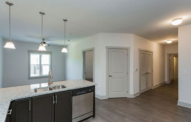 1 bed, 2 baths, 945 sqft, $1,975, Unit Heritage East- Unit 212