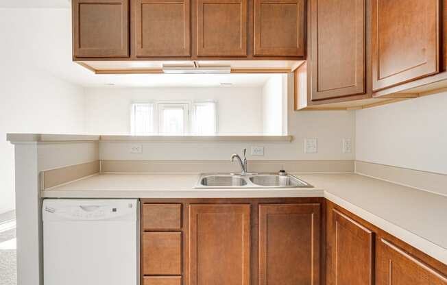 Buttercup Layout Model L-Shape Kitchen at The Harbours Apartments, Clinton Township 48038