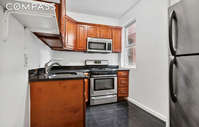 2 beds, $3,400, Unit 3L