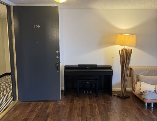 1 bed, 2 baths, 850 sqft, $3,900, Unit 209
