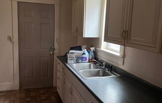 3 beds, 1 bath, $900