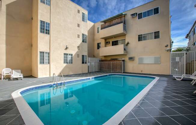 Apartment Building in Los Angeles Pool