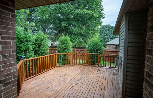 BEAUTIFUL FULLY FENCED HOME IN NIXA SCHOOL DISTRICTS
