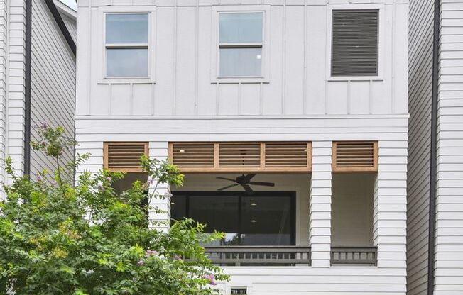 Bikes, Bars & Bliss – Rent This City Retreat!