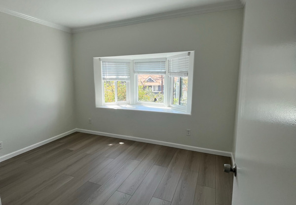 1072 Laguna Ave 10