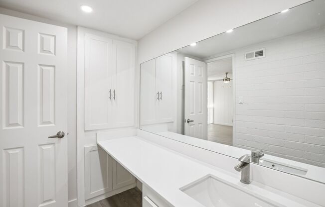 1 bed, 1 bath, 550 sqft, $1,637, Unit 39