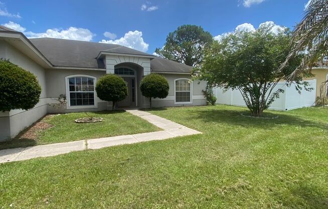Perfectly Priced! Basic Cable & Internet Included! 4 Bed 2 Bath Ranch!