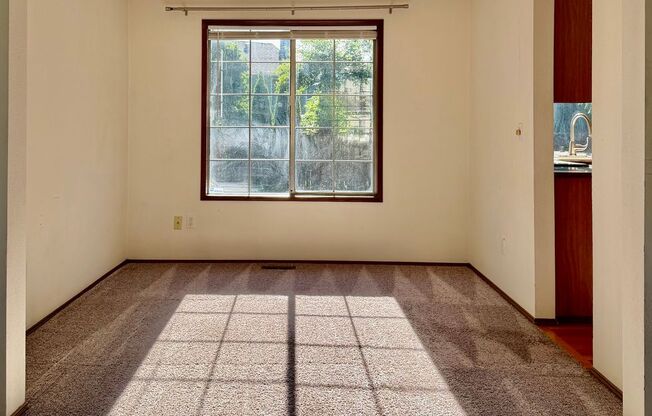 4 Bed / 2.5 Bath Education hill in Redmond 2-story home $4,295/month