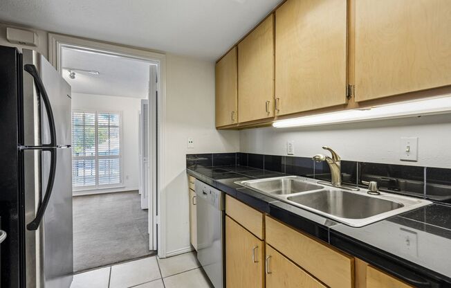 Kings Palace Apartments - Affordable Knox Henderson Units! Flexible Lease Terms Available