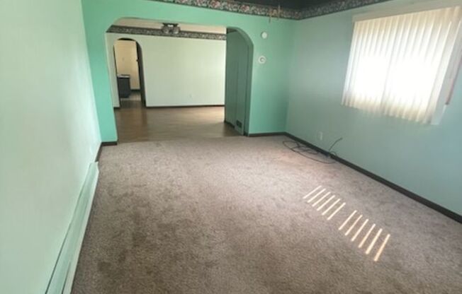 3 beds, 1 bath, $1,400