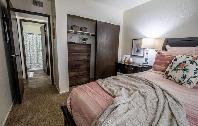 2 beds, 2 baths, 987 sqft, $969