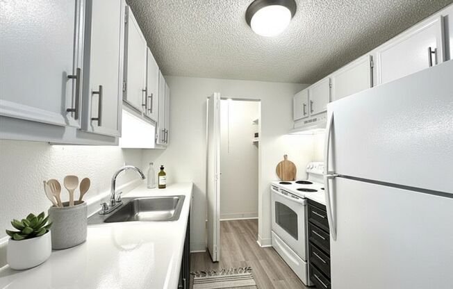 1 bed, 1 bath, 592 sqft, $1,385, Unit 52