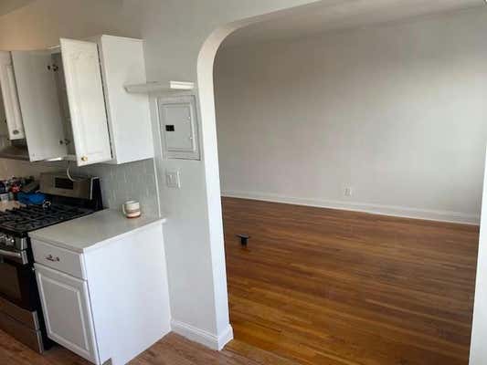 2 beds, 1 bath, 960 sqft, $2,800