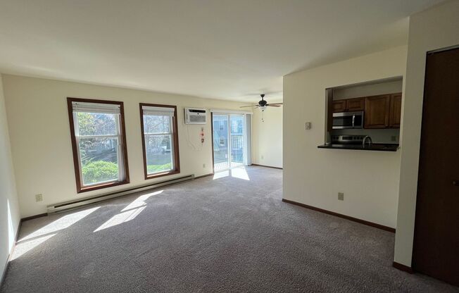 2 beds, 1 bath, 950 sqft, $1,750, Unit 7646CB