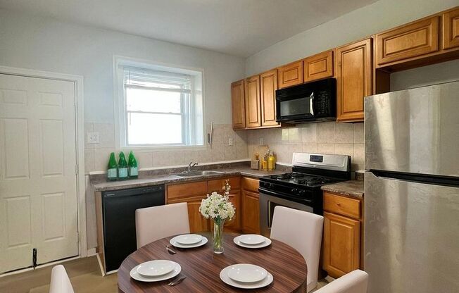2Bd/ 1Bth House!! SECTION 8 ONLY!!
