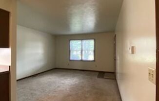 2 beds, 1 bath, $895, Unit Apt B