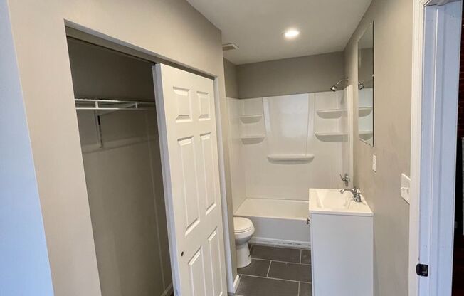 Studio, 1 bath, 500 sqft, $800, Unit 1st Floor Front