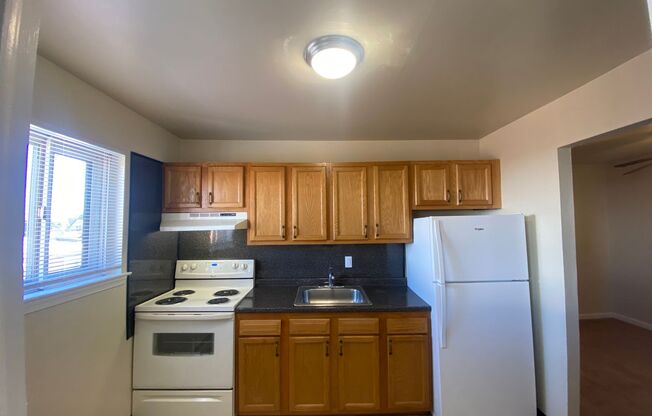 1 bed, 1 bath, 725 sqft, $1,295, Unit H10