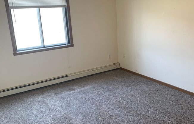 2 beds, 1 bath, 900 sqft, $850, Unit 115