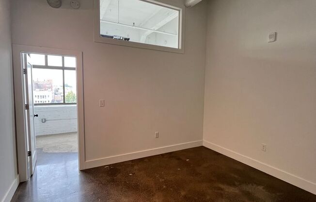 2 beds, 1 bath, 725 sqft, $2,275, Unit 527