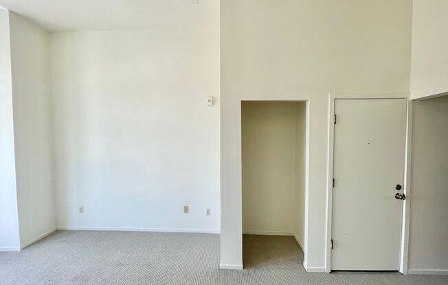 Spacious Hayes Valley Studio! New Carpeting, Laundry, Parking - PROGRESSIVE