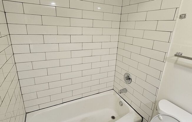 3 beds, 2 baths, $3,295, Unit 502