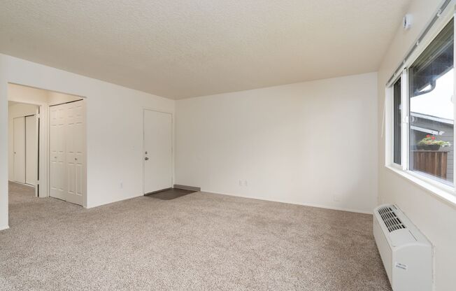 1 bed, 1 bath, 674 sqft, $1,350, Unit 858