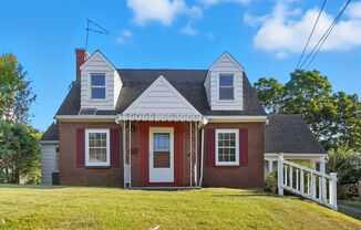 3 Bedroom, 1.5 Bathroom Home in Cincinnati!
