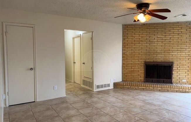 2 beds, 1.5 baths, $925, Unit 205 Mockingbird Unit B