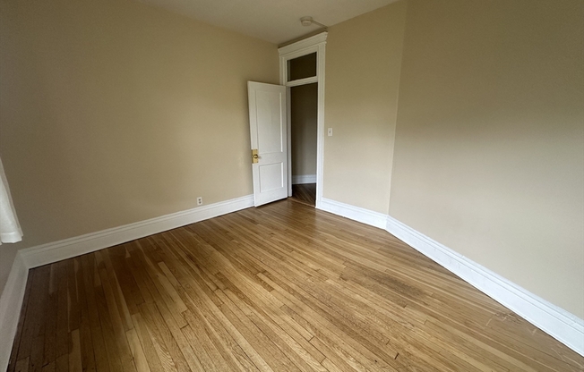 2 beds, 1 bath, 585 sqft, $3,200, Unit 124
