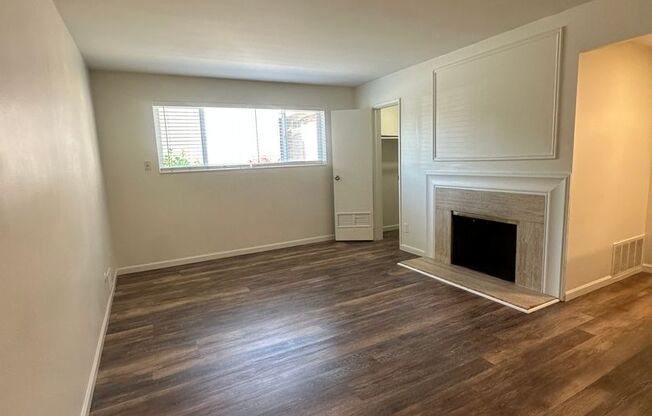1 bed, 1 bath, 700 sqft, $1,100, Unit 5496-B