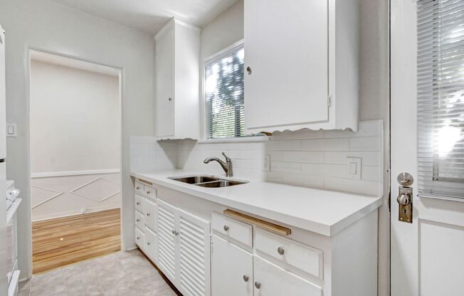 2202-2206 20th St in Santa Monica!  Near Ocean Park Blvd.