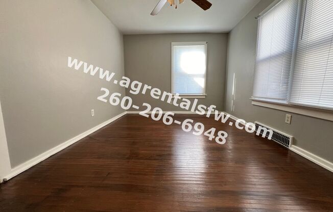 2 beds, 1 bath, 1,040 sqft, $950, Unit #1