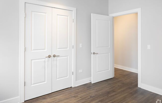 3 beds, 2 baths, 1,405 sqft, $5,620, Unit 3833-224