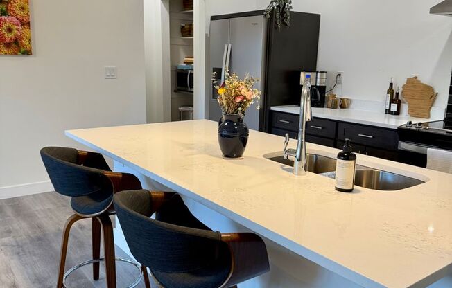 1 bed, 1 bath, 746 sqft, $1,350, Unit 123 Boneset Ave. Apt 5