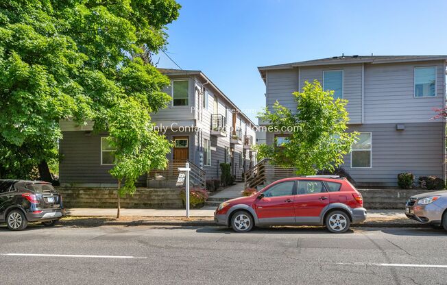 2 beds, 1.5 baths, $1,949, Unit 7712 SE Washington Street