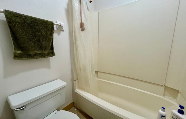 2 beds, 1.5 baths, $1,350, Unit 216