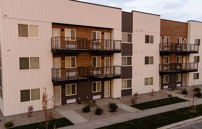 2 beds, 2 baths, 996 sqft, $1,975, Unit 5290 Fallon- 201