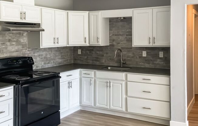 2 beds, 1 bath, 700 sqft, $1,445, Unit 11
