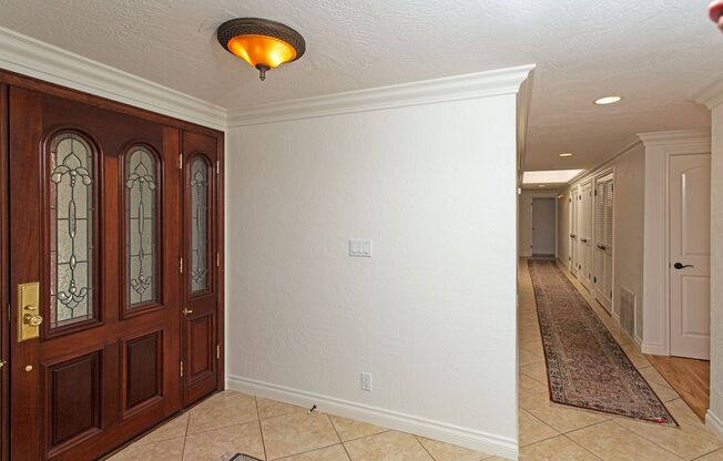 Stunning & Spacious Encinitas Home w/ Gorgeous High Beam Ceilings!!