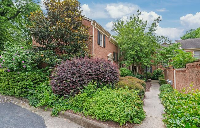 Newly Remodeled Townhome in Fourth Ward – Prime Uptown Location!