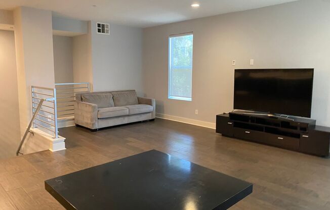 Beautiful Townhouse 3 Bedroom + 3 Bathroom