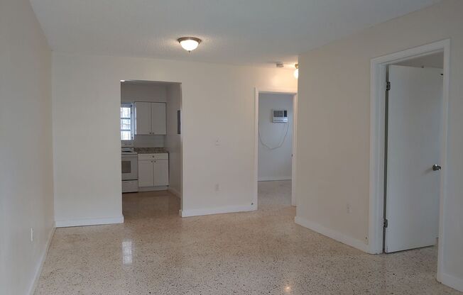 1045 NW 1 ST