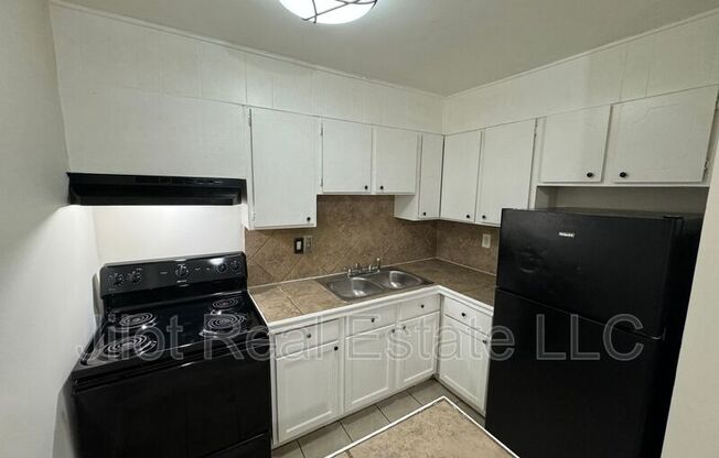 2711 Fairlee Drive Unit C3