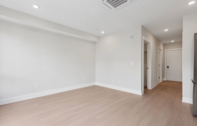 Studio, 1 bath, 398 sqft, $1,555, Unit Unit 734
