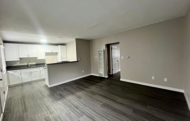 SPACIOUS 2 BEDROOM 1 BATH UPSTAIRS